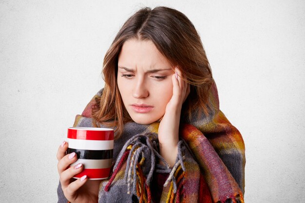 Woman-drinking-coffee-with-headache